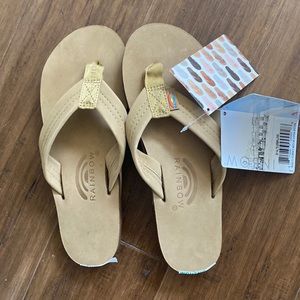 Rainbow Sandals - NEW IN BOX size medium 6.5-7.5